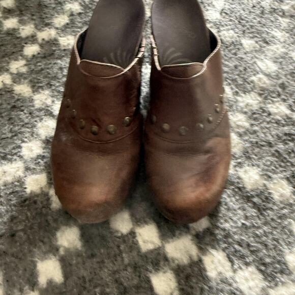Dansko Shoes Womens Size 7.5 Brown Leather‎ Studded Clogs Slip On Heels Comfort - Picture 7 of 12